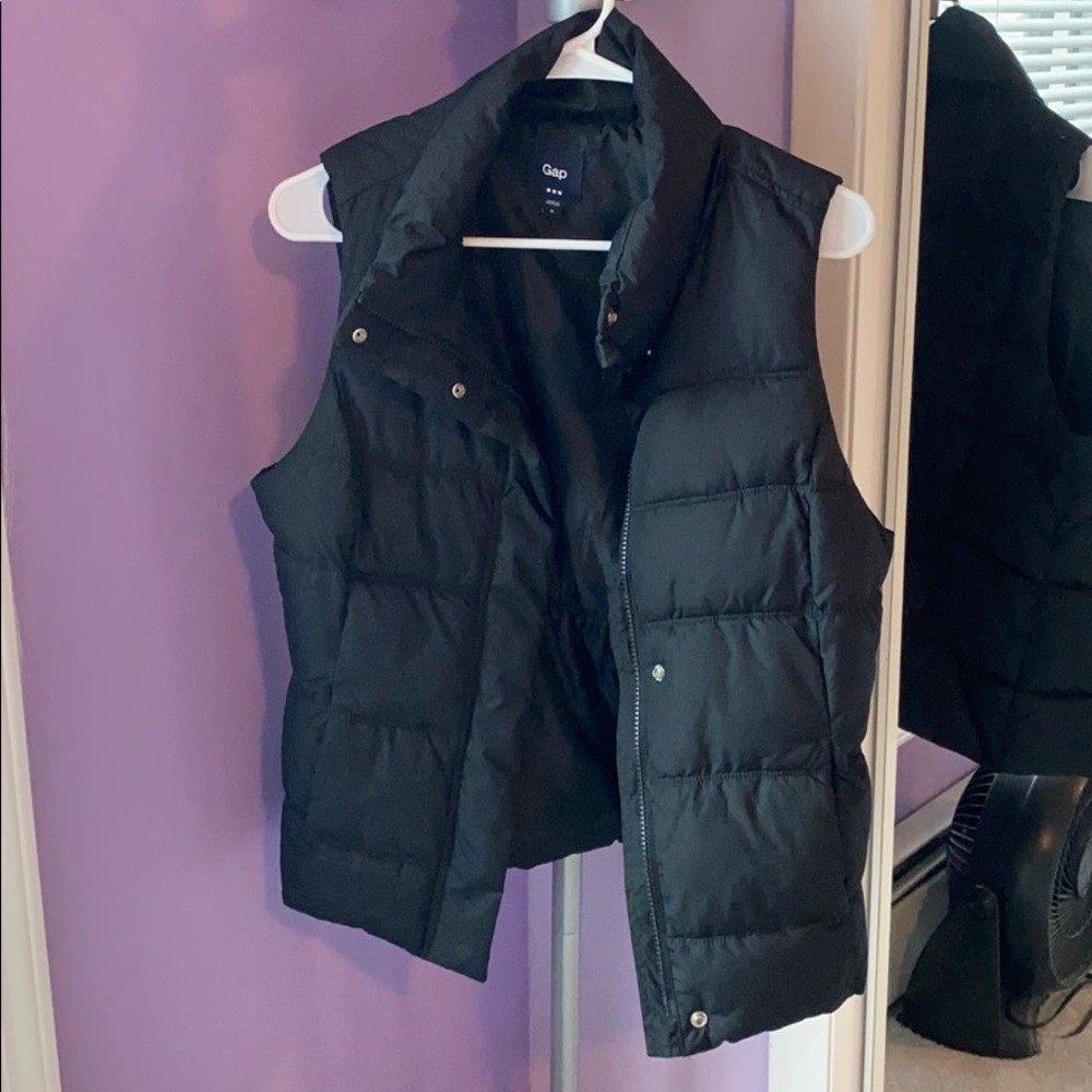 GAP black puffer vest